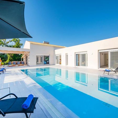 Villa Ami, Roda, Corfu: 10 Guests, Heated Pool, Private Mini Golf, Pool Table & More!! Экстерьер фото