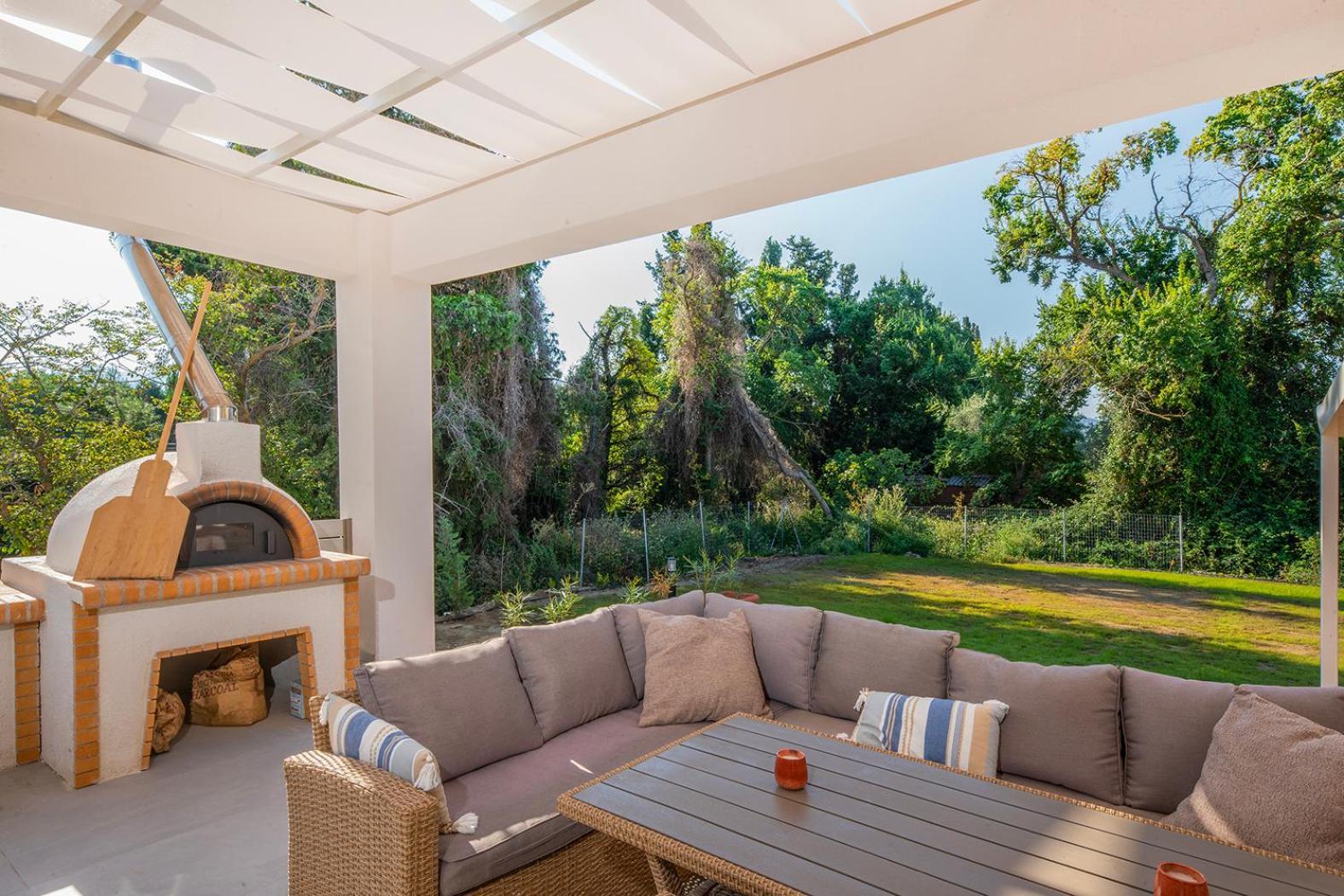 Villa Ami, Roda, Corfu: 10 Guests, Heated Pool, Private Mini Golf, Pool Table & More!! Экстерьер фото